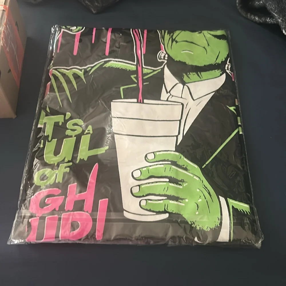 Frankenstein Graphic T-Shirt XL that’s awful lot of cough syrup - Picture 4 of 4